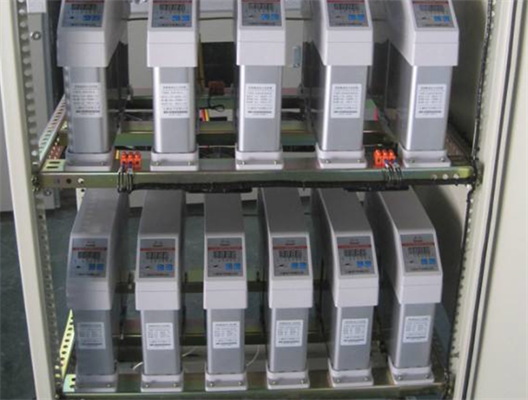 低壓開關(guān)柜內(nèi)電容器安全運(yùn)行的電流、電壓和溫度有什么要求